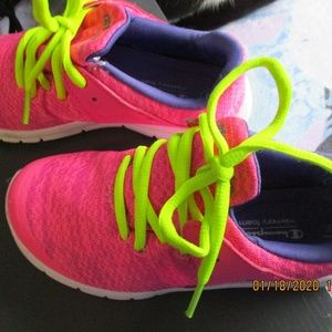 GIRLS US SIZE  13.5 CHAMPION ATHLETIC SHOES